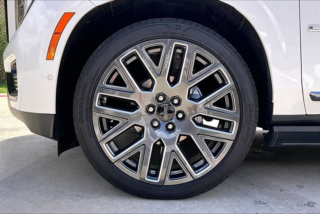 Used 2026 GMC Yukon XL Denali Ultimate w/ LPO, Floor Liner Package AWD/4WD image 11