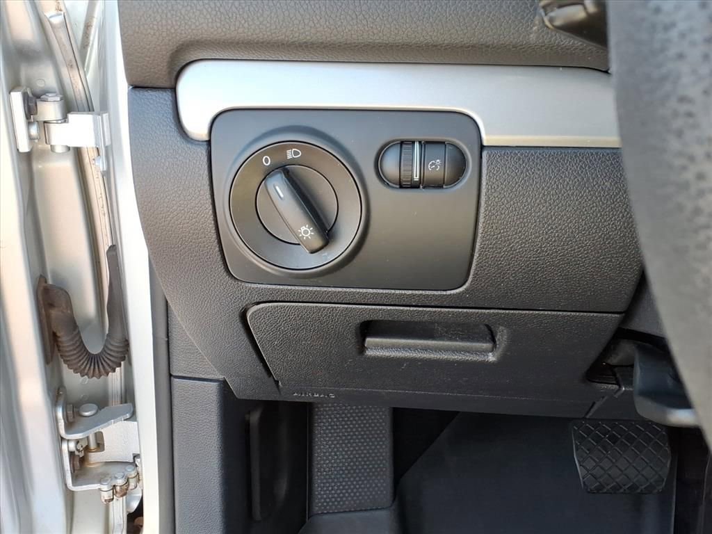 Used 2013 Volkswagen Golf 2-Door image 17