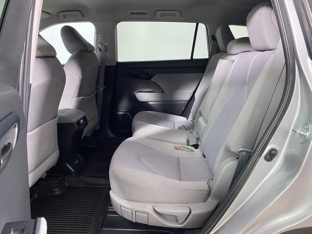 Used 2023 Toyota Highlander LE AWD/4WD image 13