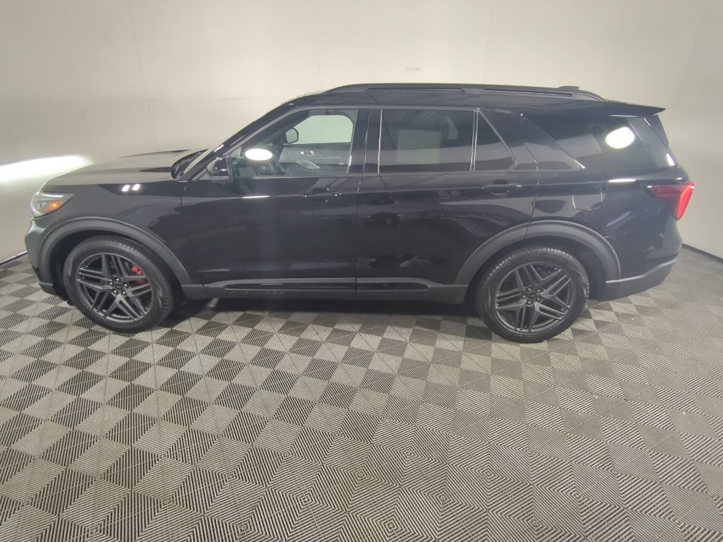 Certified 2025 Ford Explorer ST AWD/4WD image 6