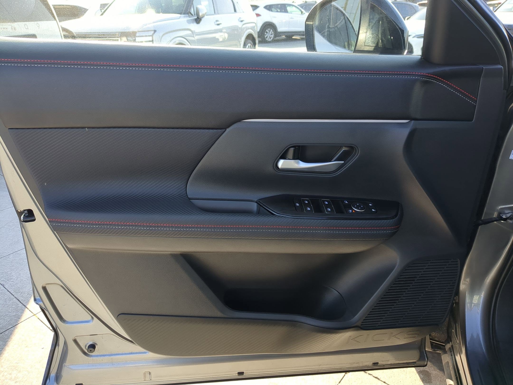 Used 2025 Nissan Kicks SR image 15