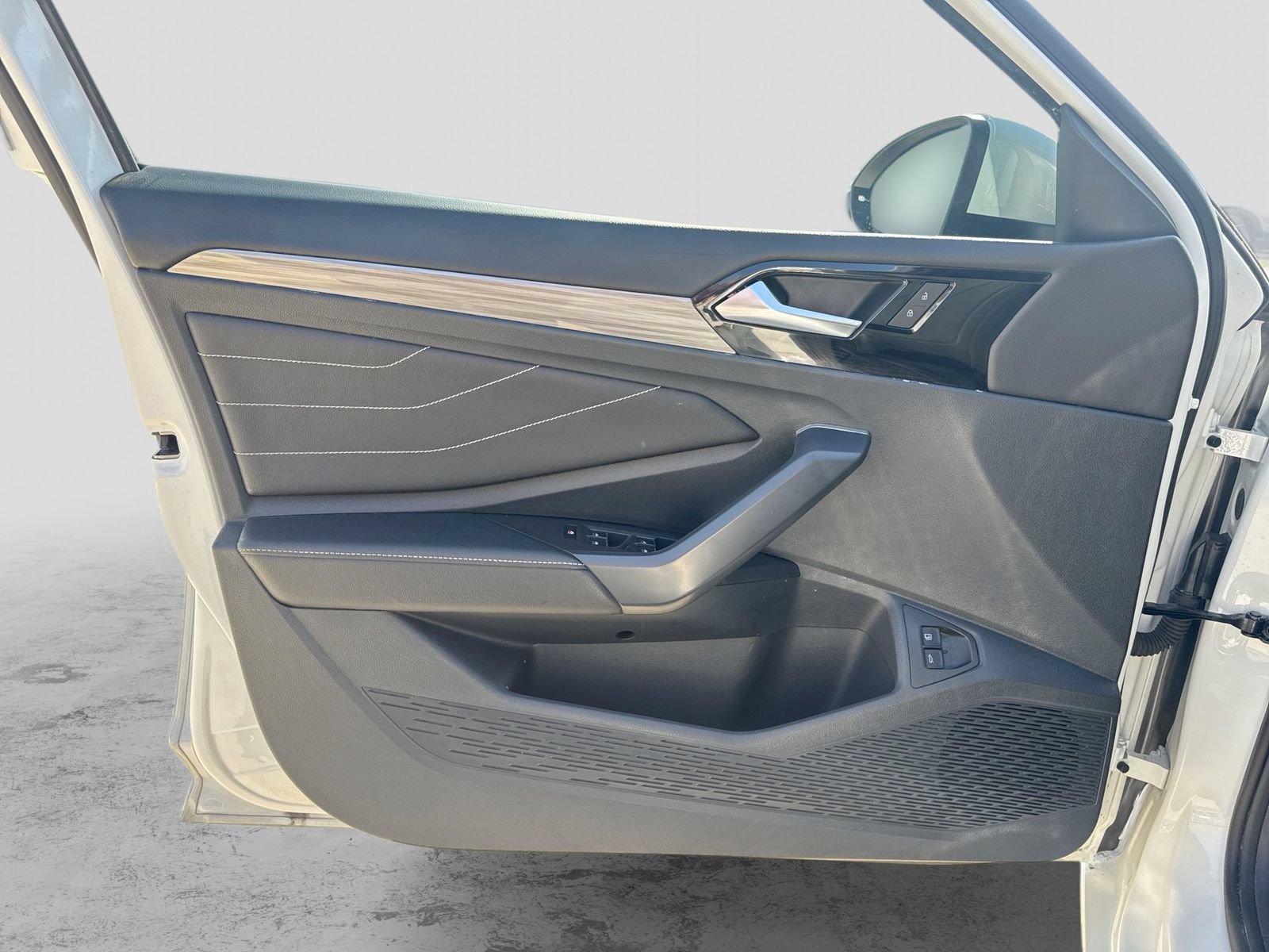 Used 2024 Volkswagen Jetta SEL FWD image 33