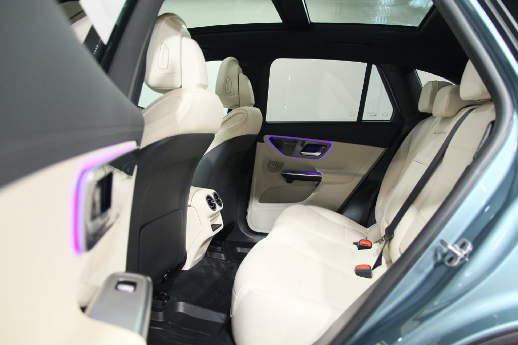 Certified 2025 Mercedes-Benz GLC 300 image 29