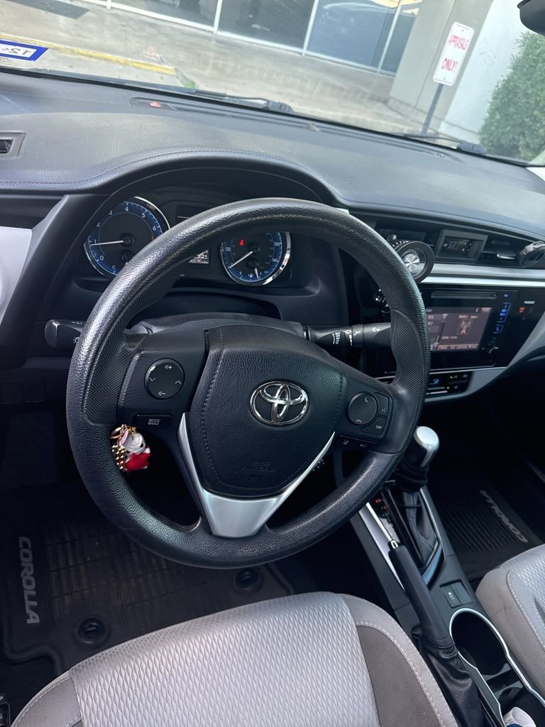 Used 2017 Toyota Corolla LE FWD image 3