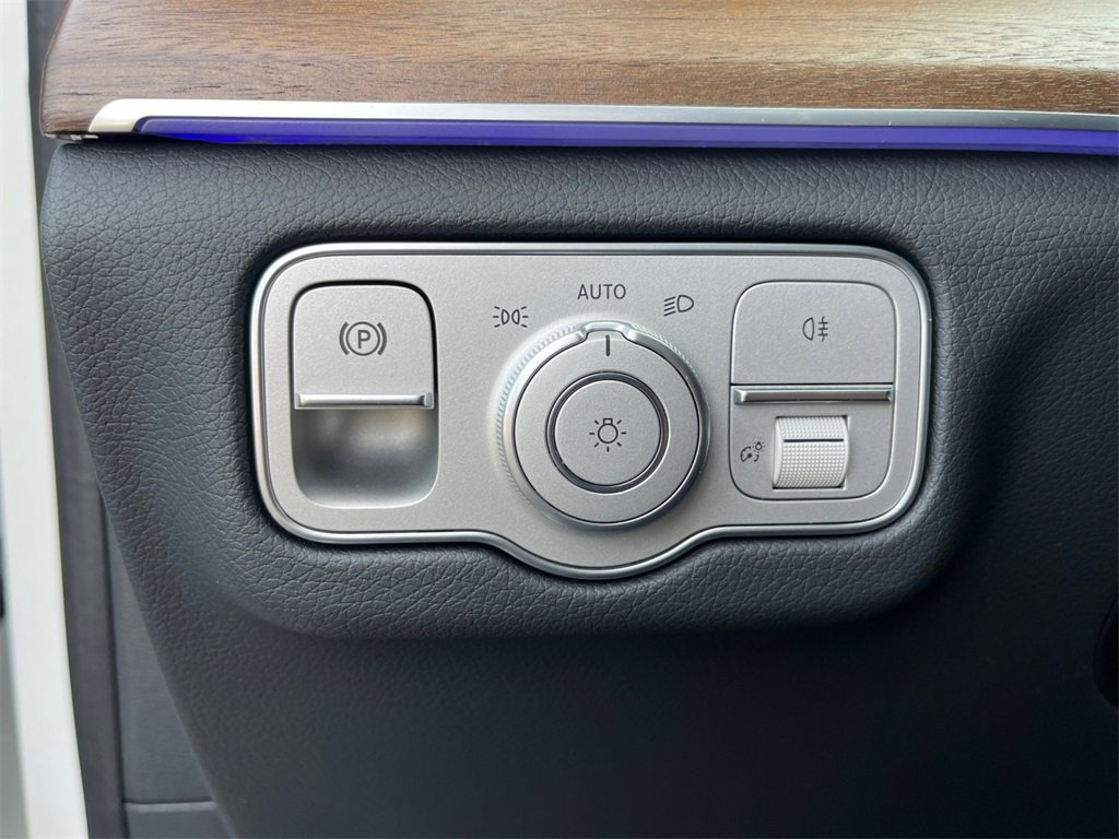 Certified 2025 Mercedes-Benz GLE 450e 4MATIC image 22