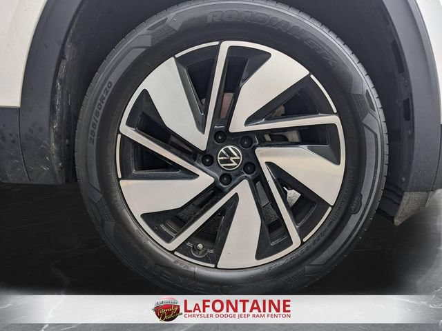 Used 2024 Volkswagen Atlas SEL AWD/4WD image 32