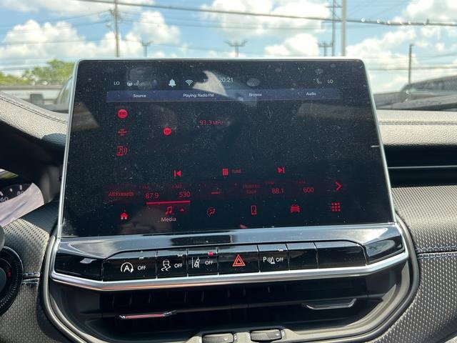 New 2025 Jeep Compass Limited w/ Sun and Sound Group image 17