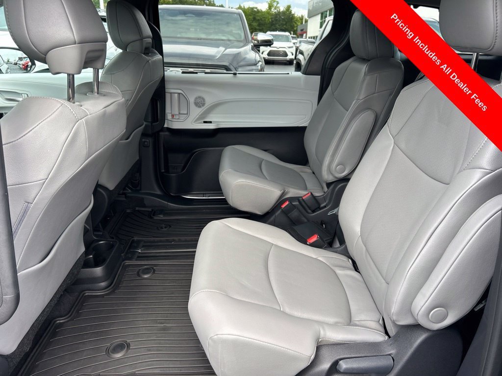 Used 2026 Toyota Sienna XLE FWD image 14