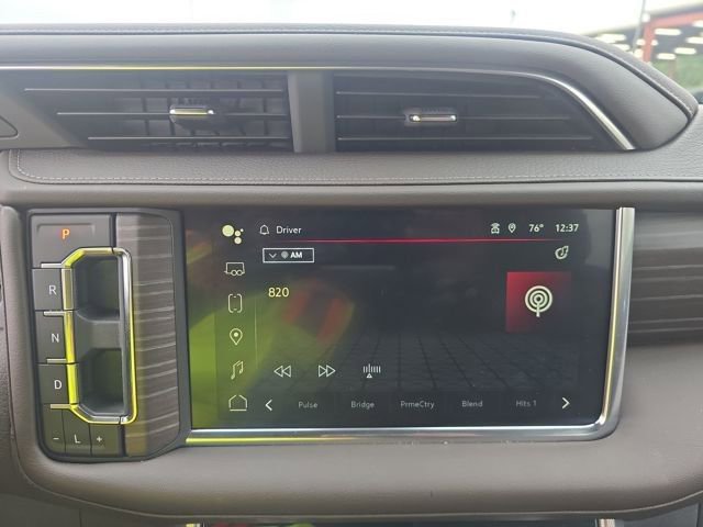 Used 2024 GMC Yukon XL Denali w/ Advanced Technology Package image 8