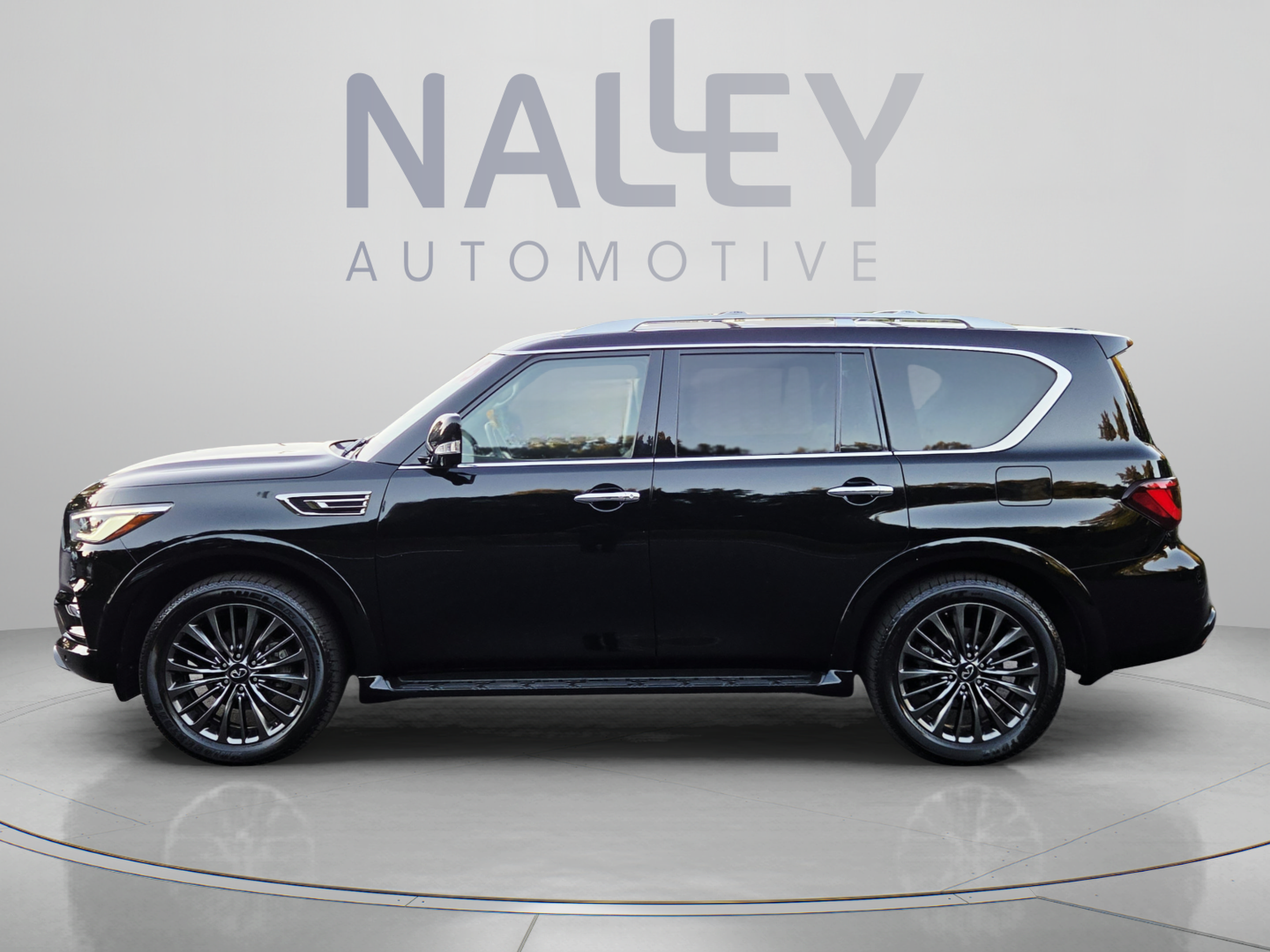 Used 2023 INFINITI QX80 4WD image 2