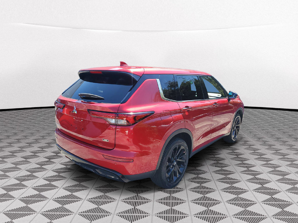 Used 2023 Mitsubishi Outlander SE Black Edition FWD image 5