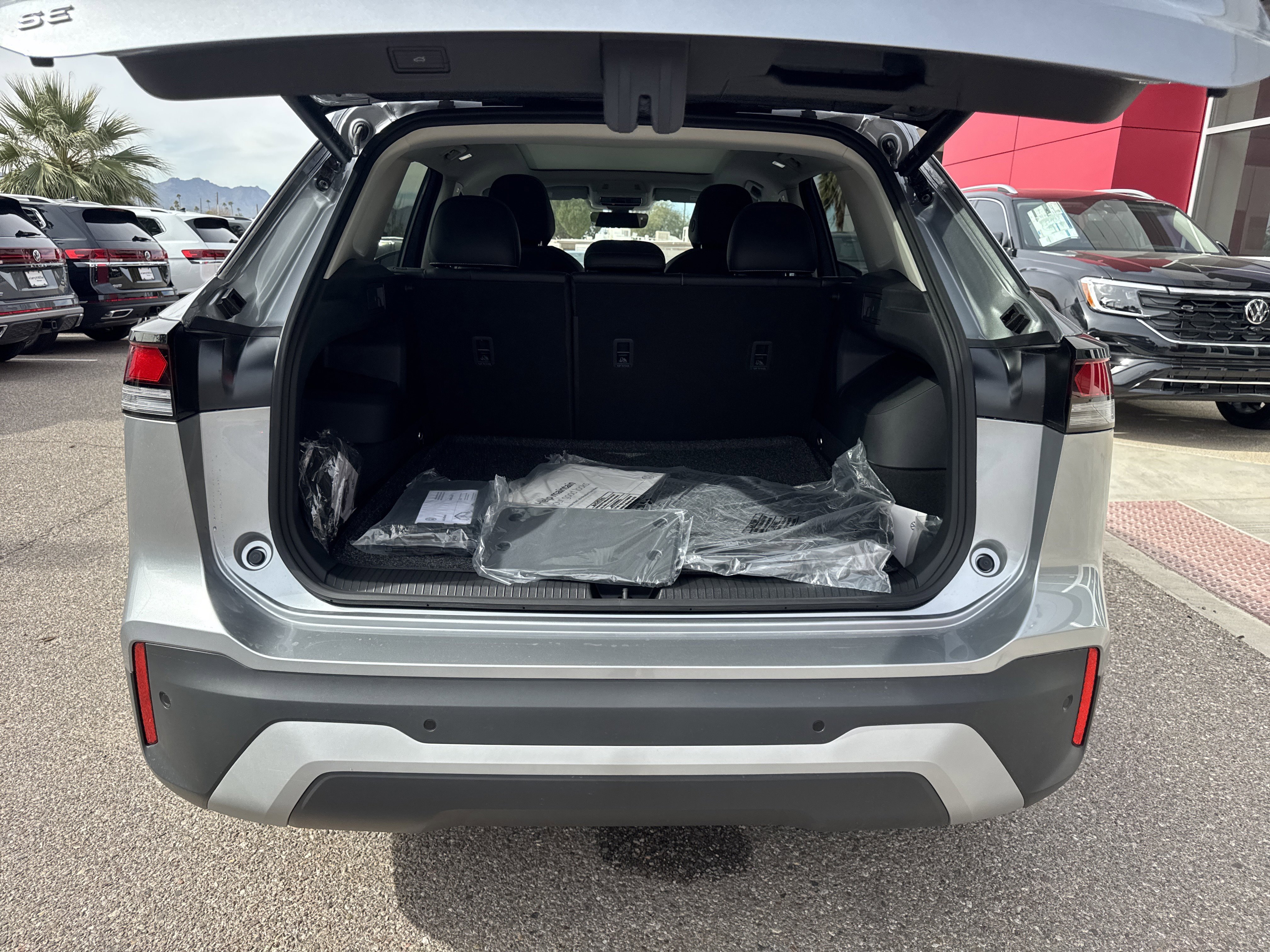 New 2026 Volkswagen Tiguan SE image 7