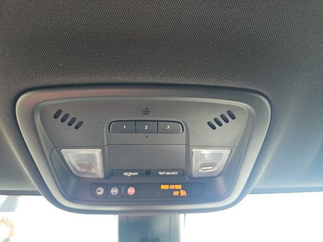 Used 2022 Chevrolet Traverse LT image 24