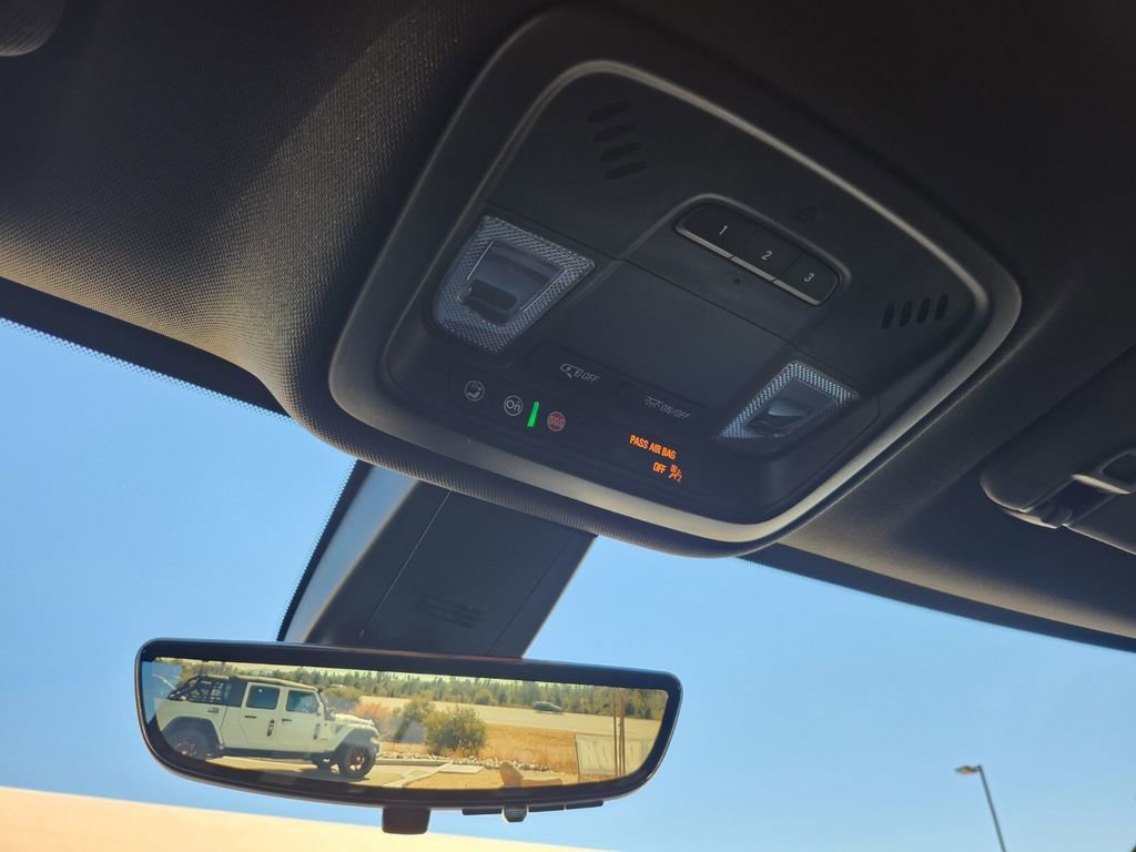 Used 2023 Chevrolet Traverse RS image 22