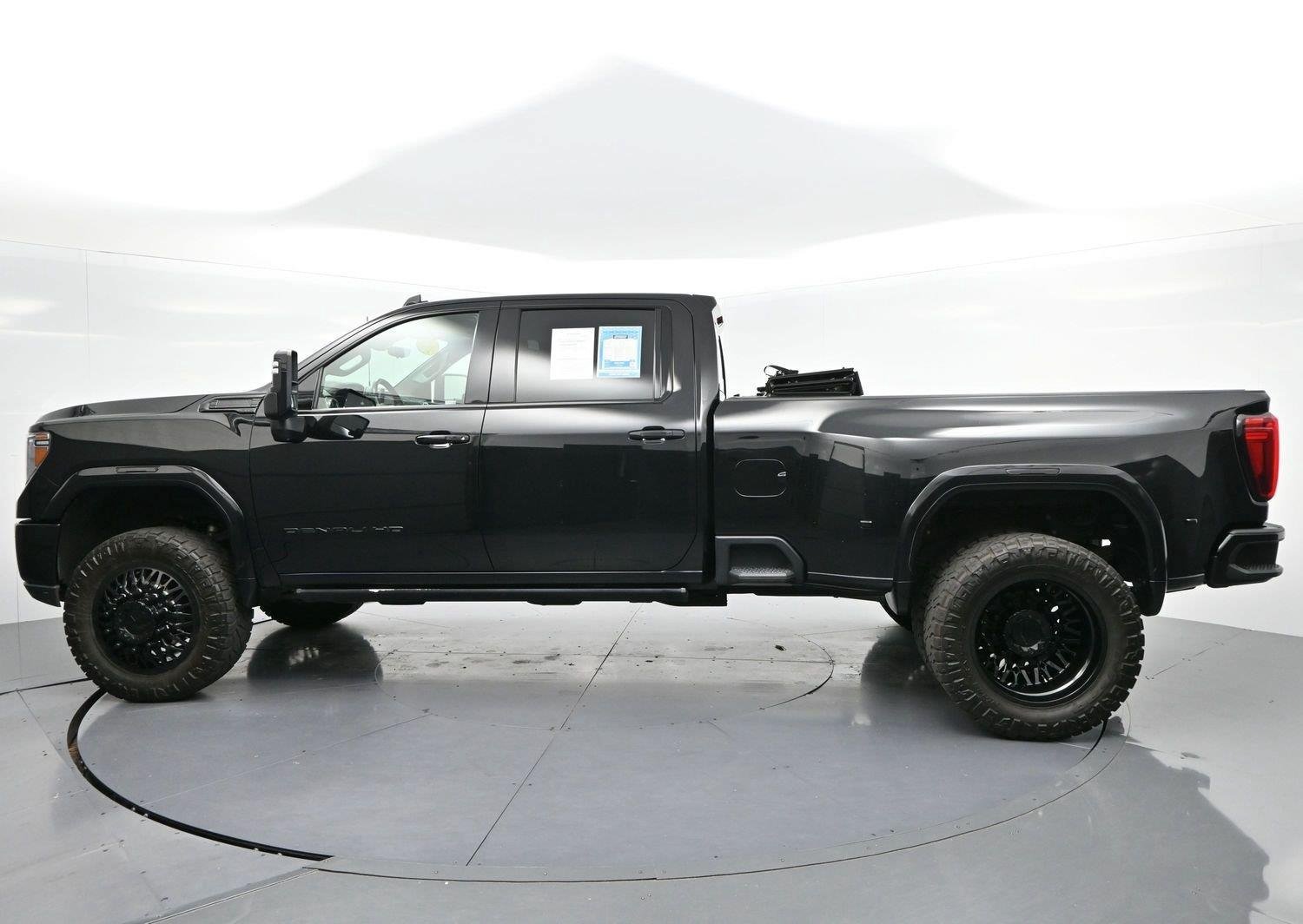 Used 2022 GMC Sierra 3500 Denali w/ Denali Ultimate Package AWD/4WD image 4