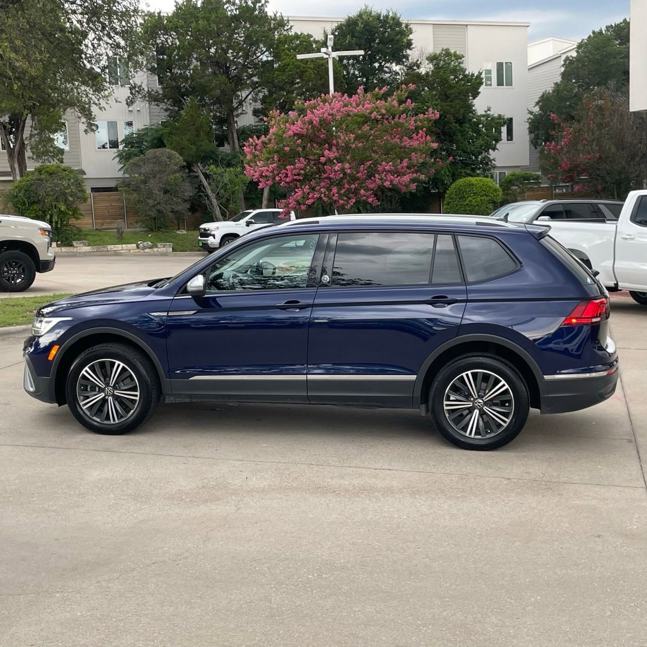 Used 2024 Volkswagen Tiguan Wolfsburg Edition AWD/4WD image 3