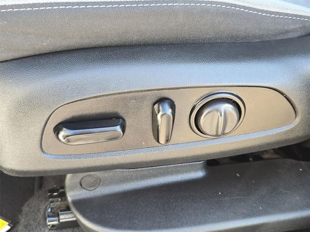 Used 2021 Chevrolet Equinox LS w/ LS Convenience Package FWD image 39