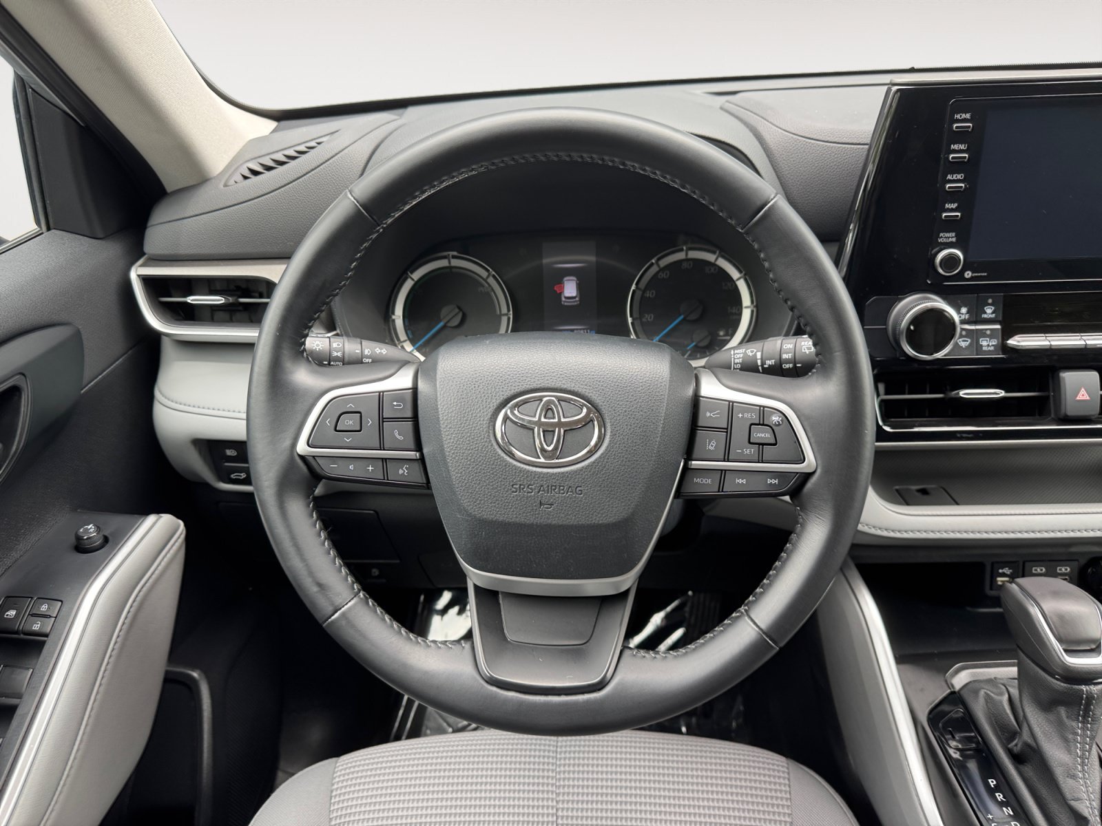 Used 2022 Toyota Highlander LE AWD/4WD image 12