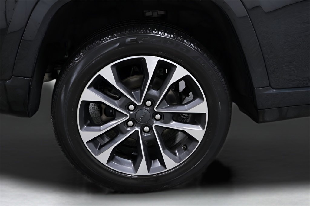 Used 2023 Jeep Grand Cherokee Overland image 34