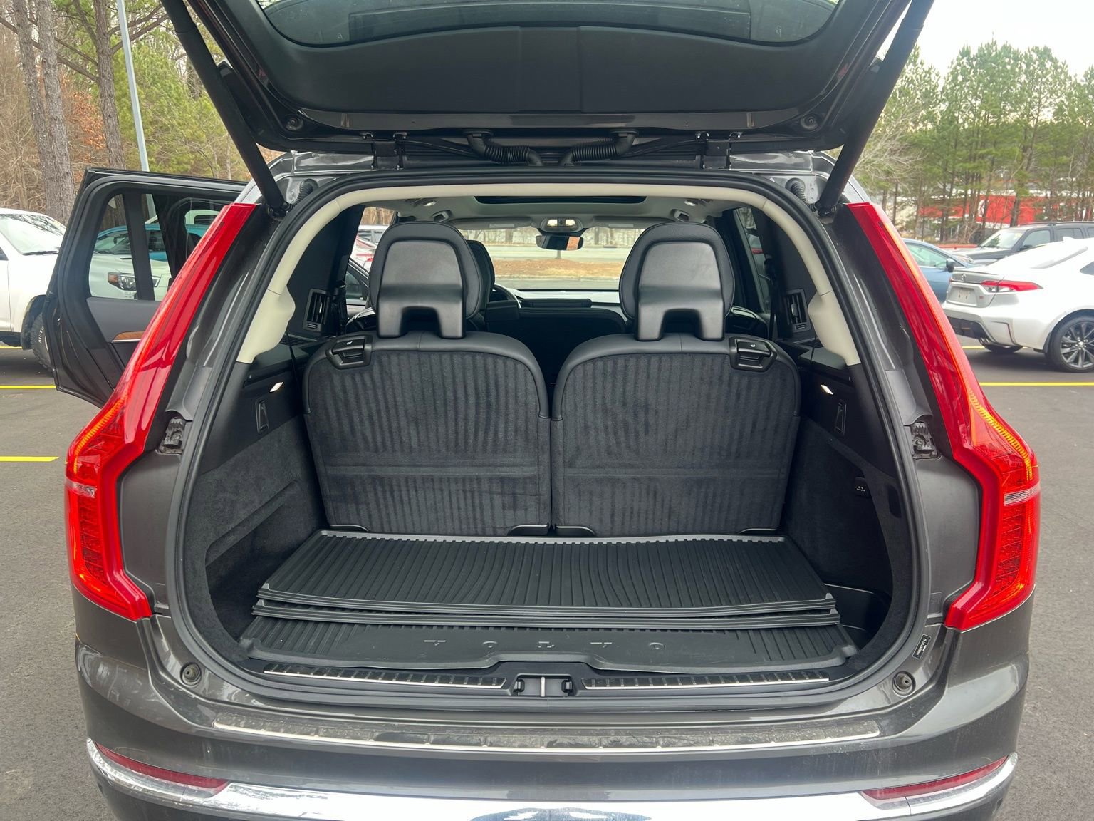 Used 2023 Volvo XC90 B6 Plus w/ Protection Package Premier image 16