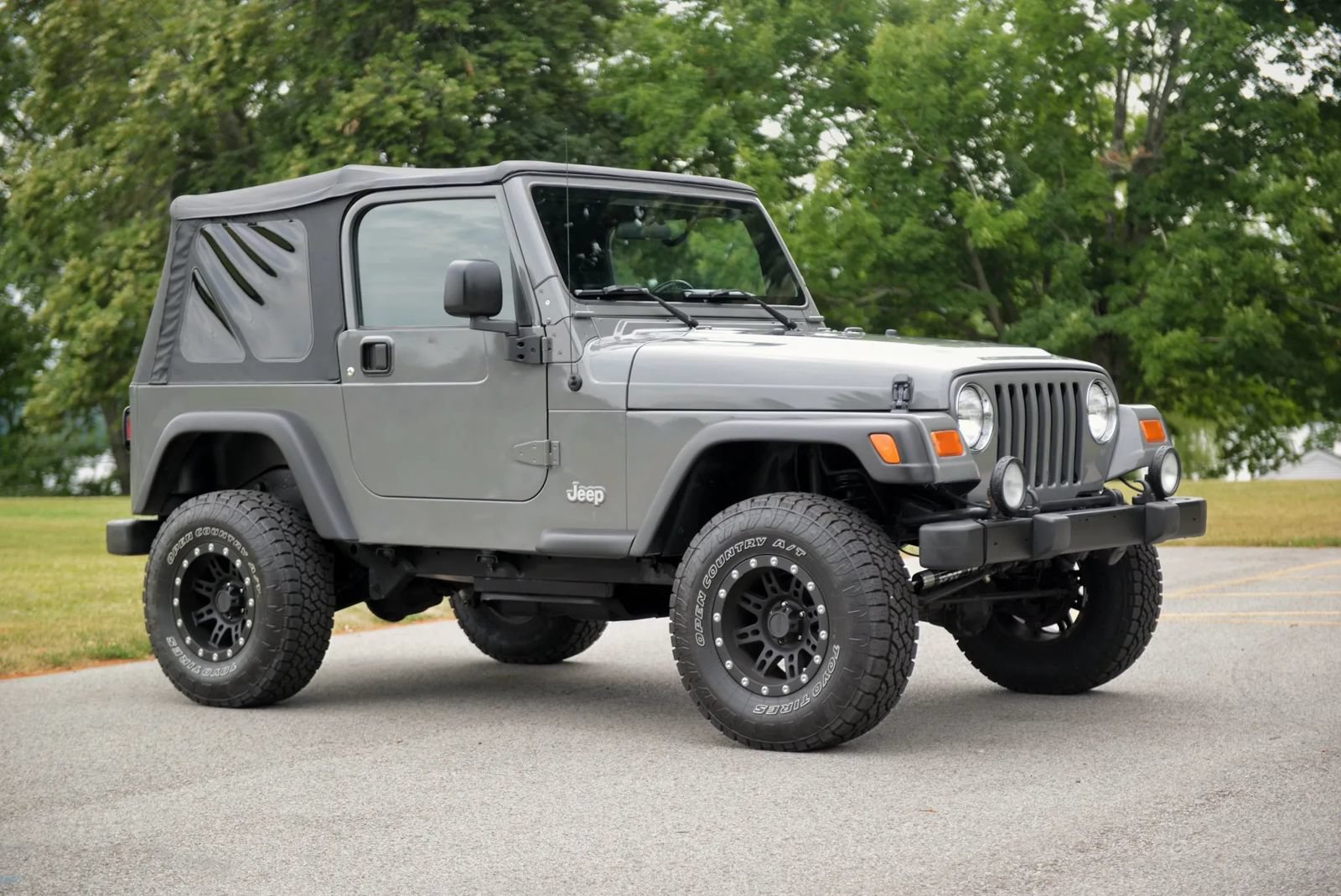 Used 2004 Jeep Wrangler 4WD w/ 30" Tire & Wheel Group image 1