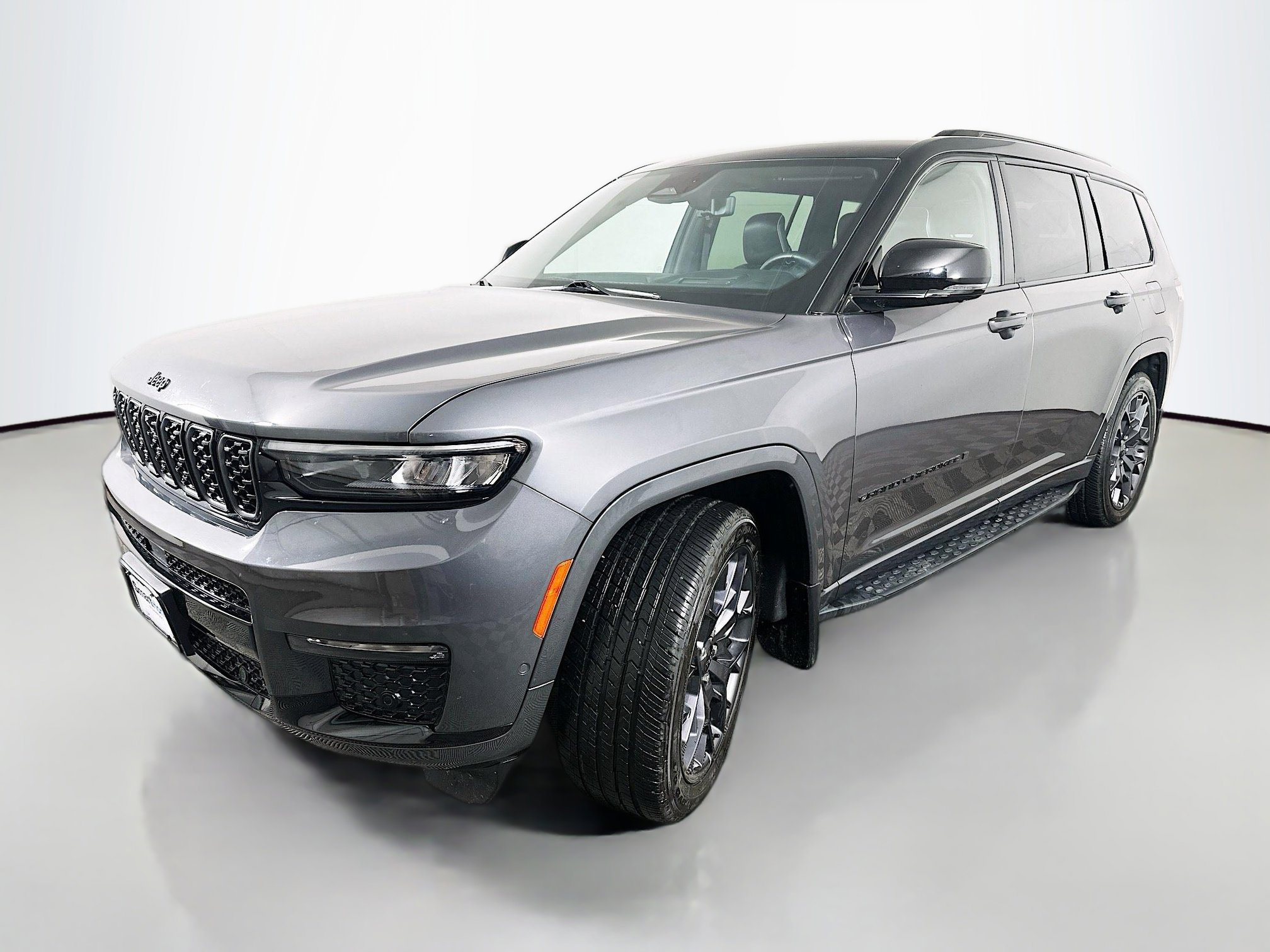 Used 2023 Jeep Grand Cherokee L Summit w/ Advanced Protech Group IV image 3