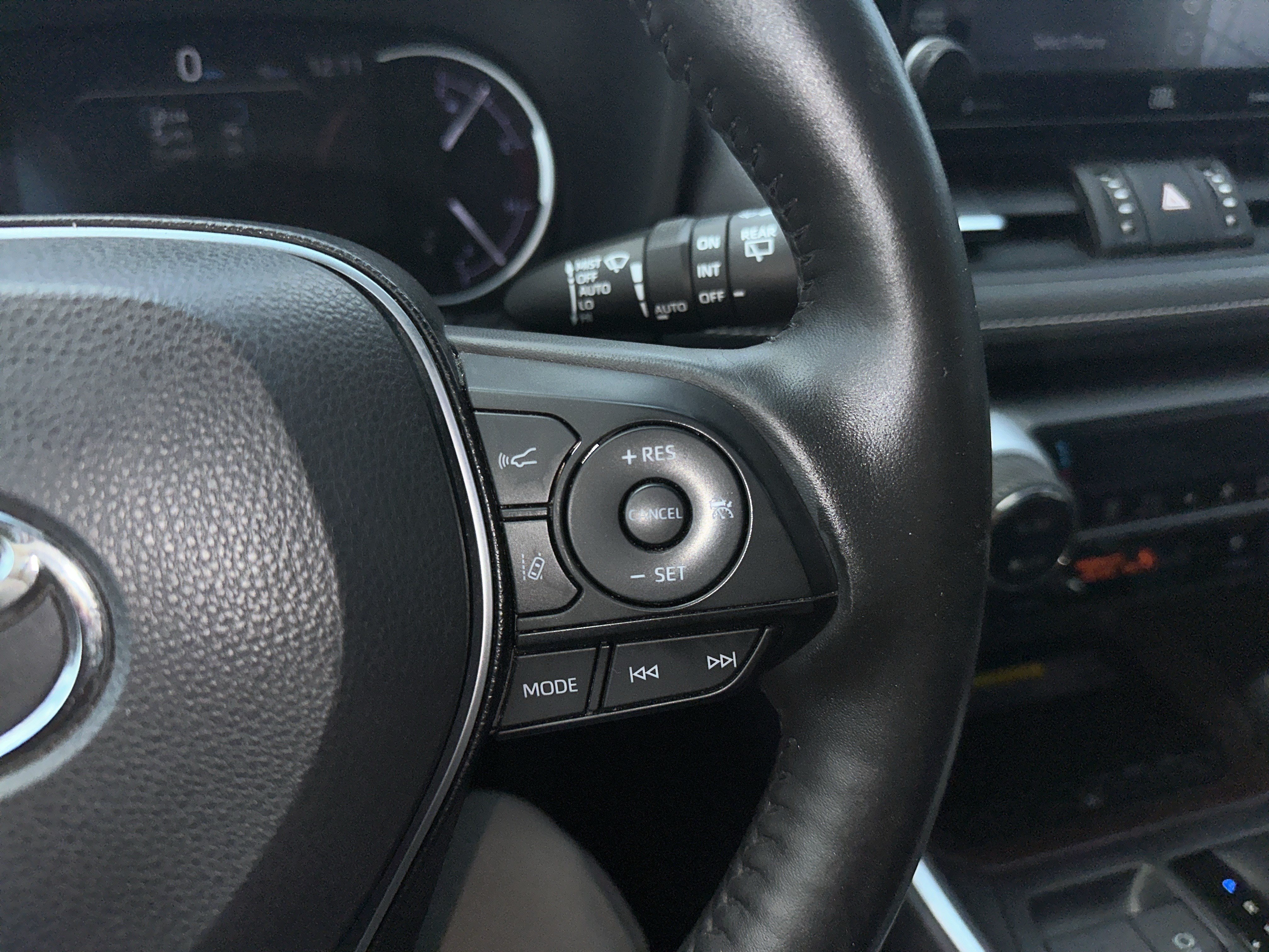 Used 2019 Toyota RAV4 Limited w/ Advanced Technology Package AWD/4WD image 23