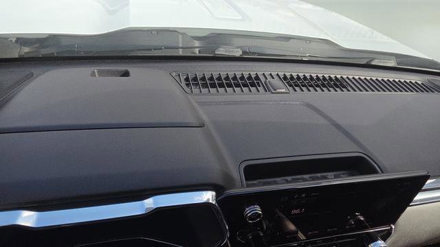 Used 2023 GMC Canyon Elevation image 10