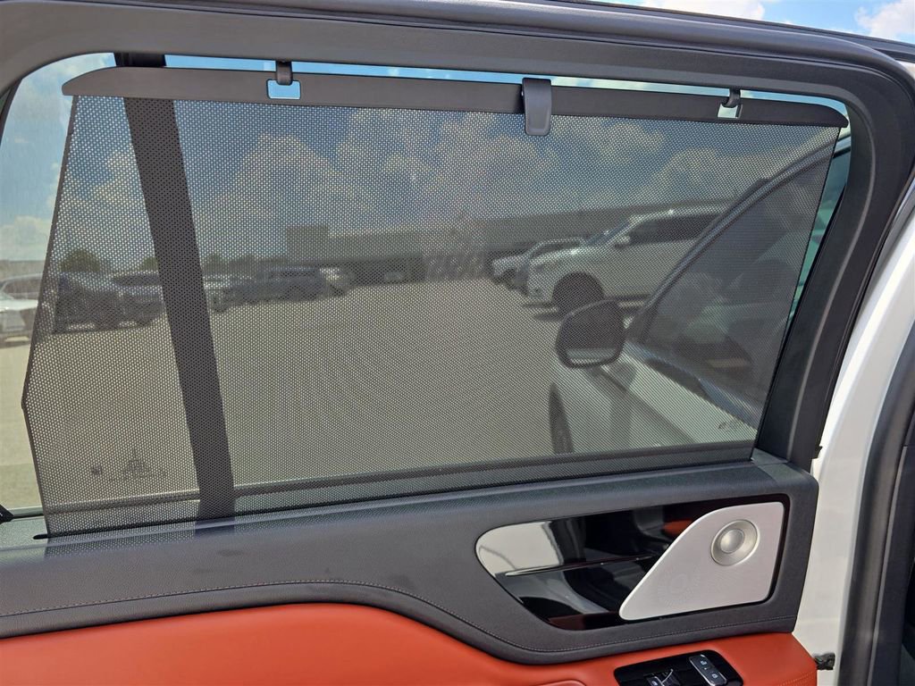 Used 2025 Lincoln Aviator Reserve w/ Equipment Group 201A image 18