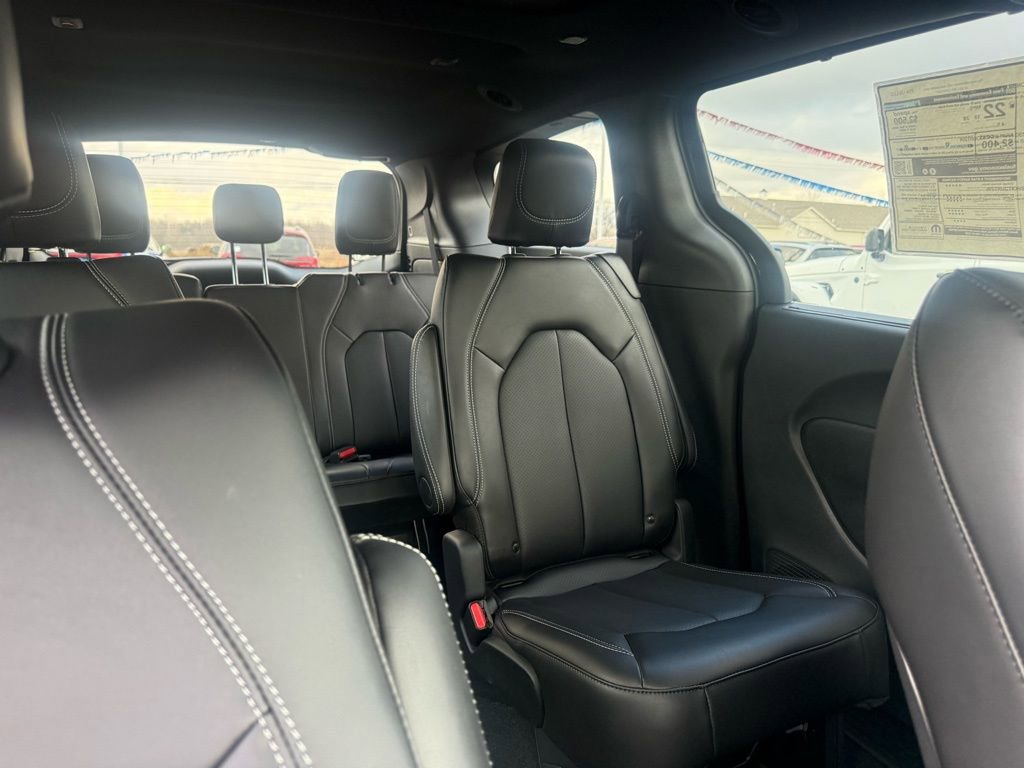 New 2025 Chrysler Pacifica Select FWD image 24