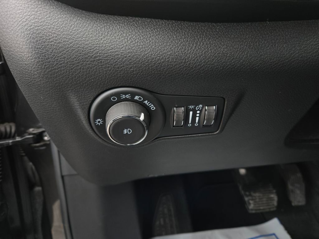 Used 2022 Jeep Compass Latitude image 12