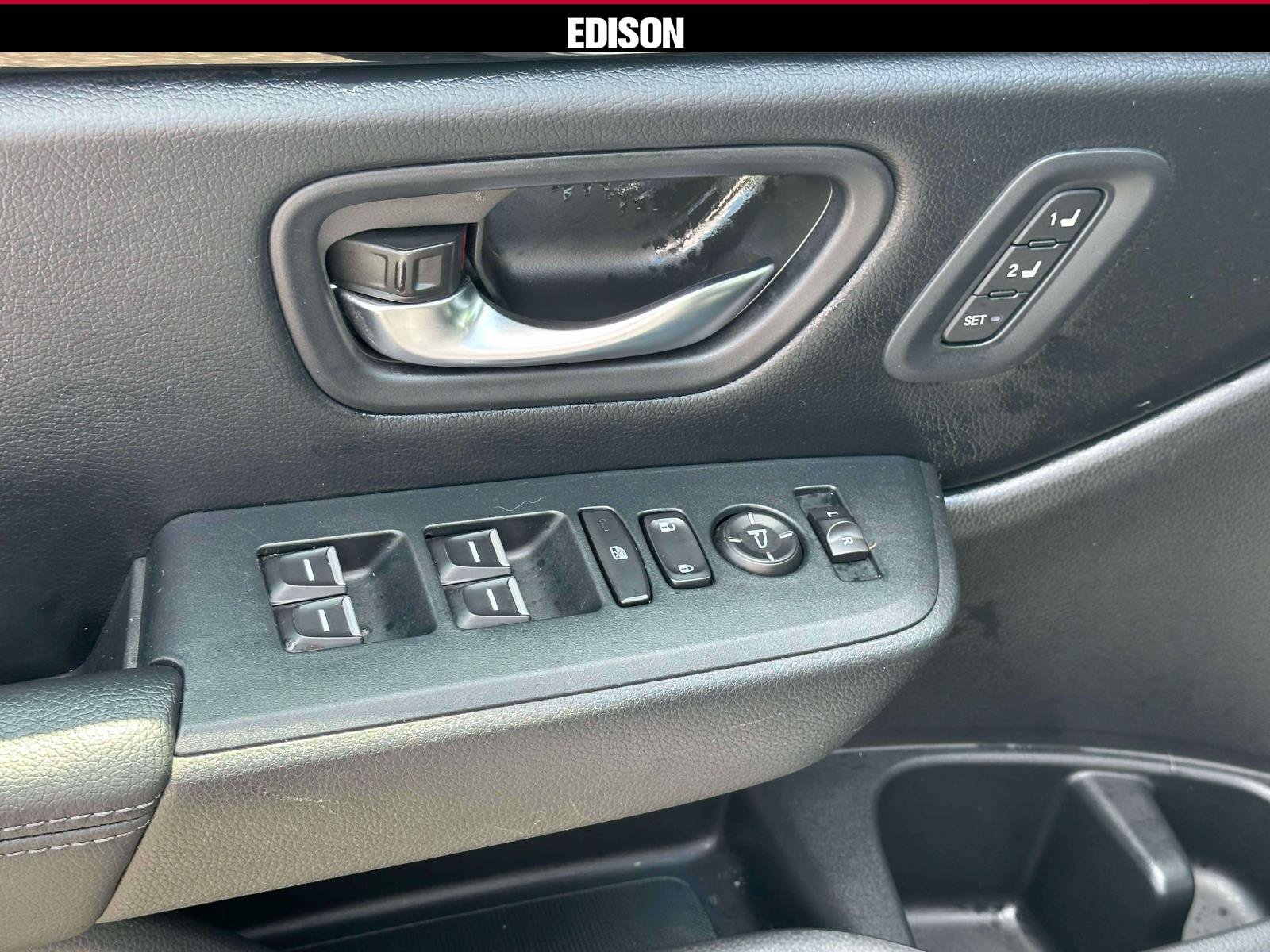 Used 2023 Honda Pilot Touring image 16