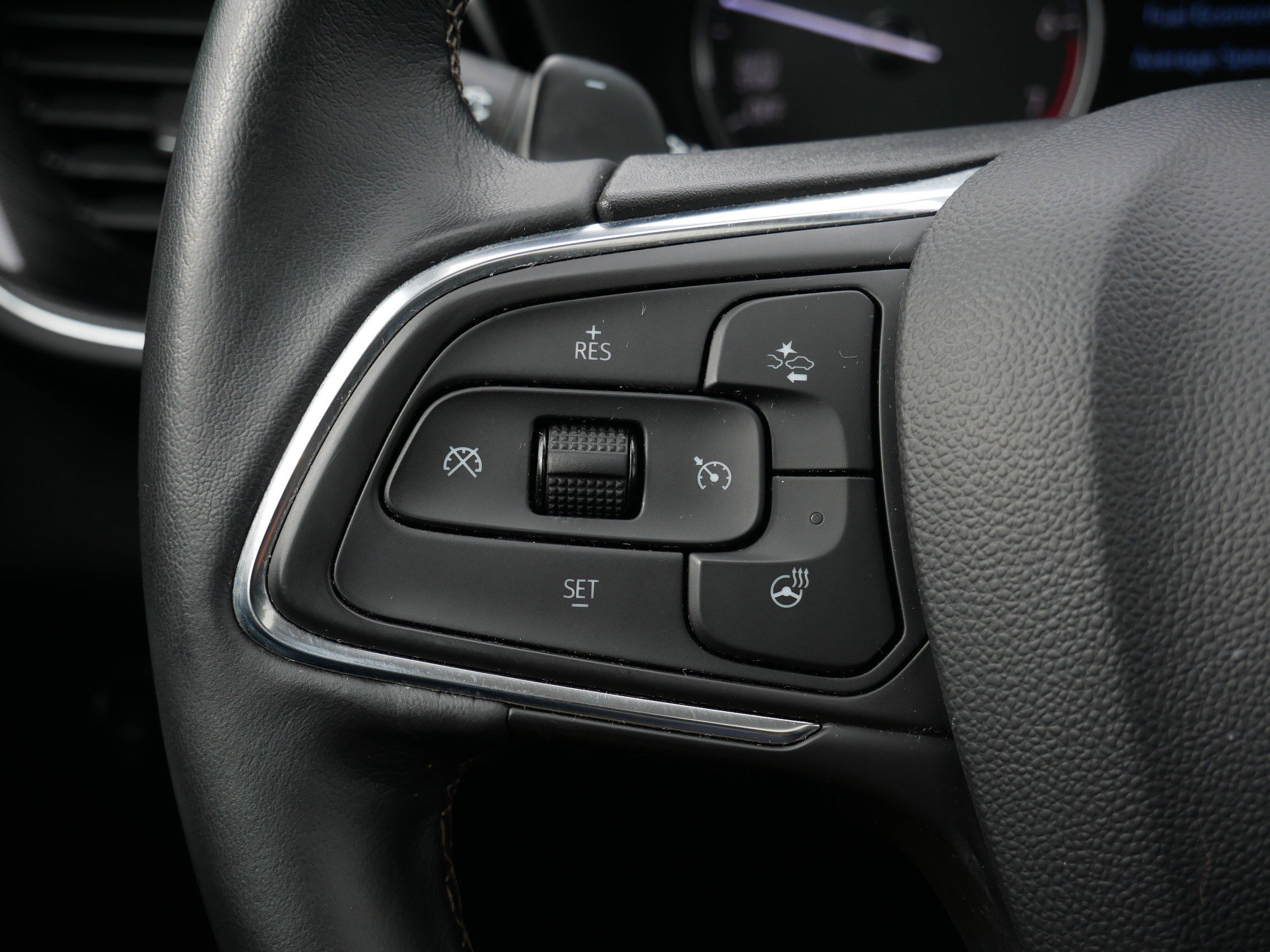 Used 2023 Buick Envision Essence w/ Technology Package I image 27