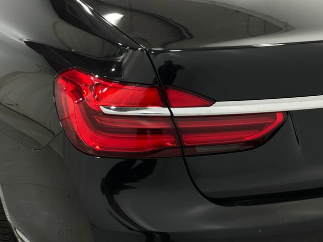 Used 2018 BMW 750i w/ Executive Package image 35
