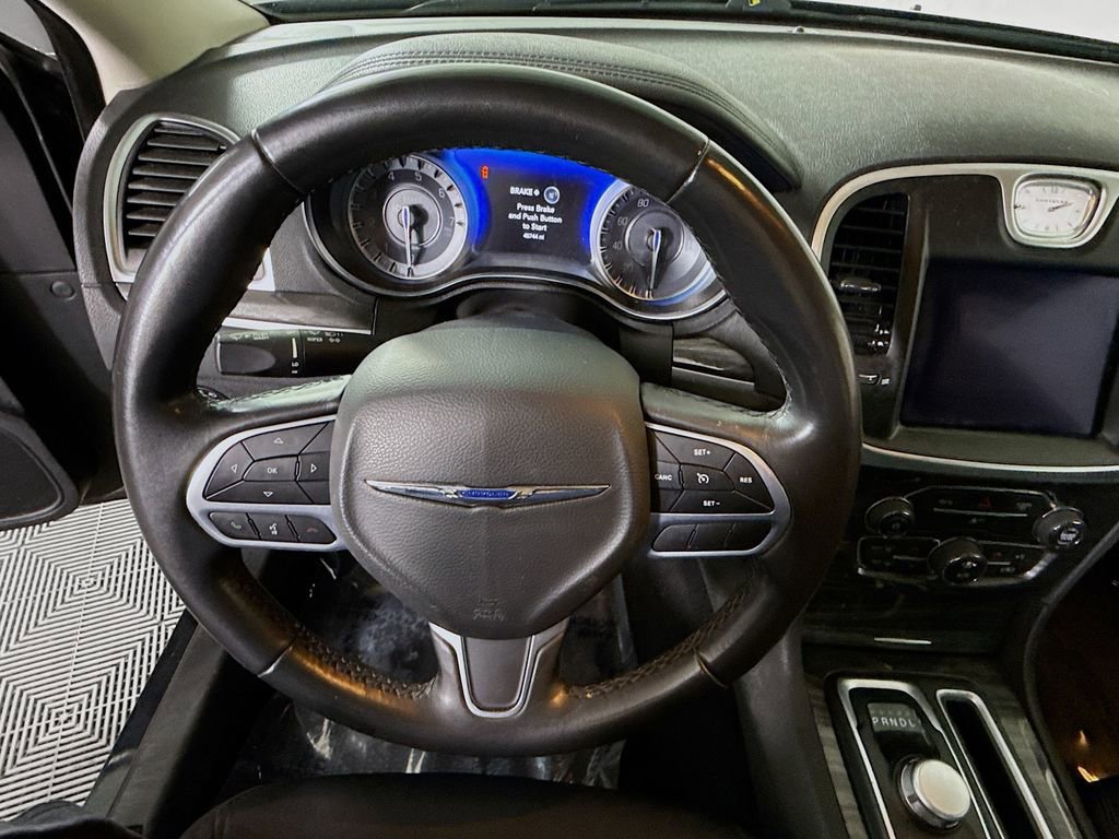 Used 2021 Chrysler 300 Touring w/ Sport Appearance Package RWD image 19