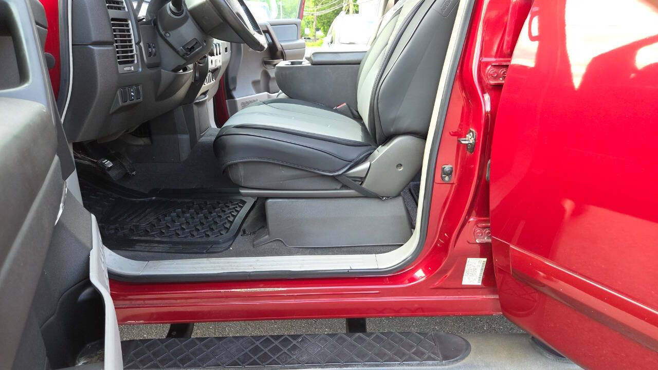 Used 2004 Nissan Titan SE w/ (Bed) Utility Bed Pkg AWD/4WD image 30