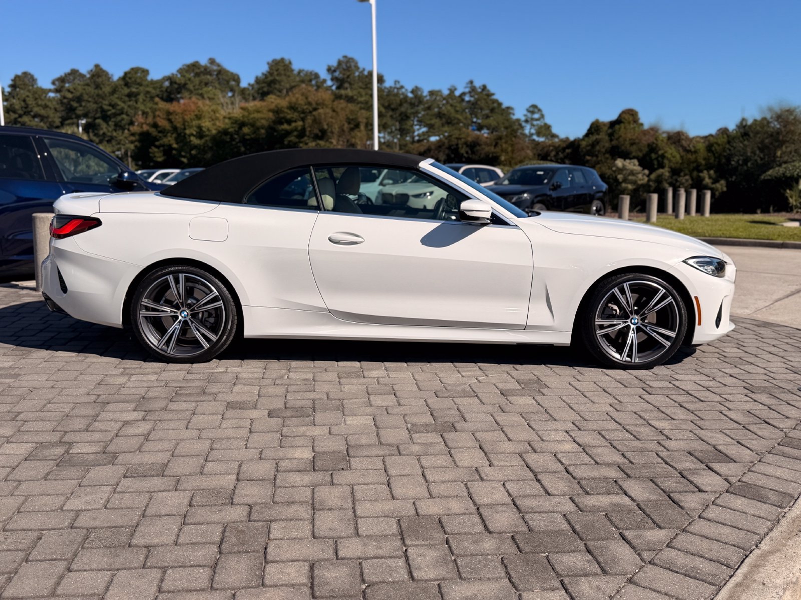 Used 2024 BMW 430i Convertible w/ Convenience Package RWD image 6