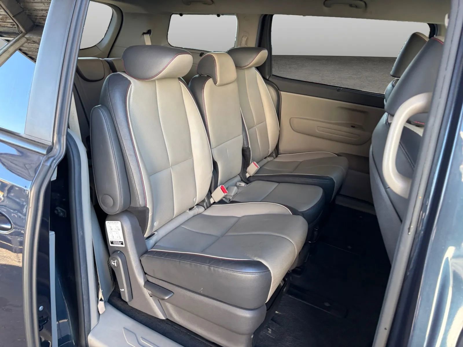 Used 2017 Kia Sedona LX w/ LX Essentials Premium Package image 16