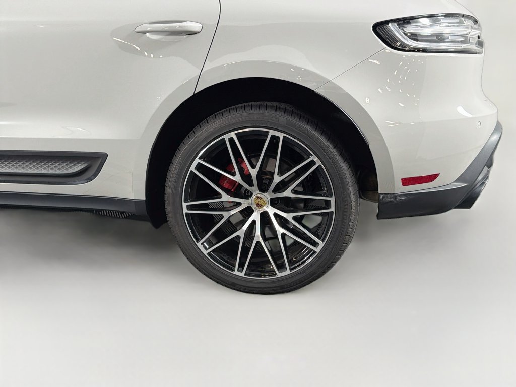 Certified 2023 Porsche Macan S AWD/4WD image 33