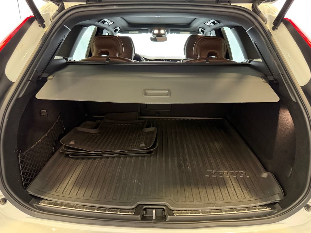 Used 2022 Volvo XC60 T8 Inscription AWD/4WD image 29