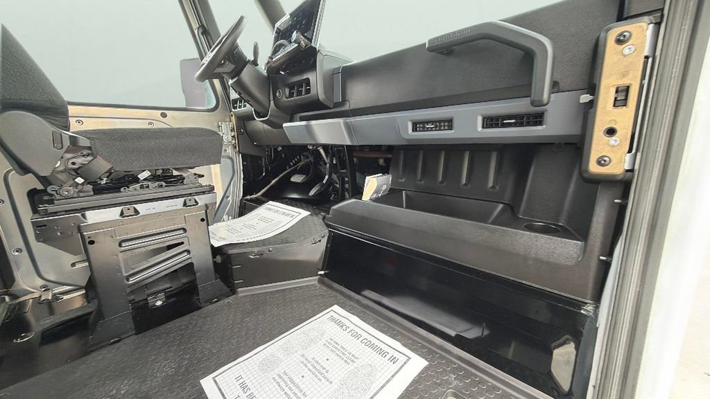 Used 2024 Chevrolet Brightdrop 600 w/ Commercial Equipment Package AWD/4WD image 30
