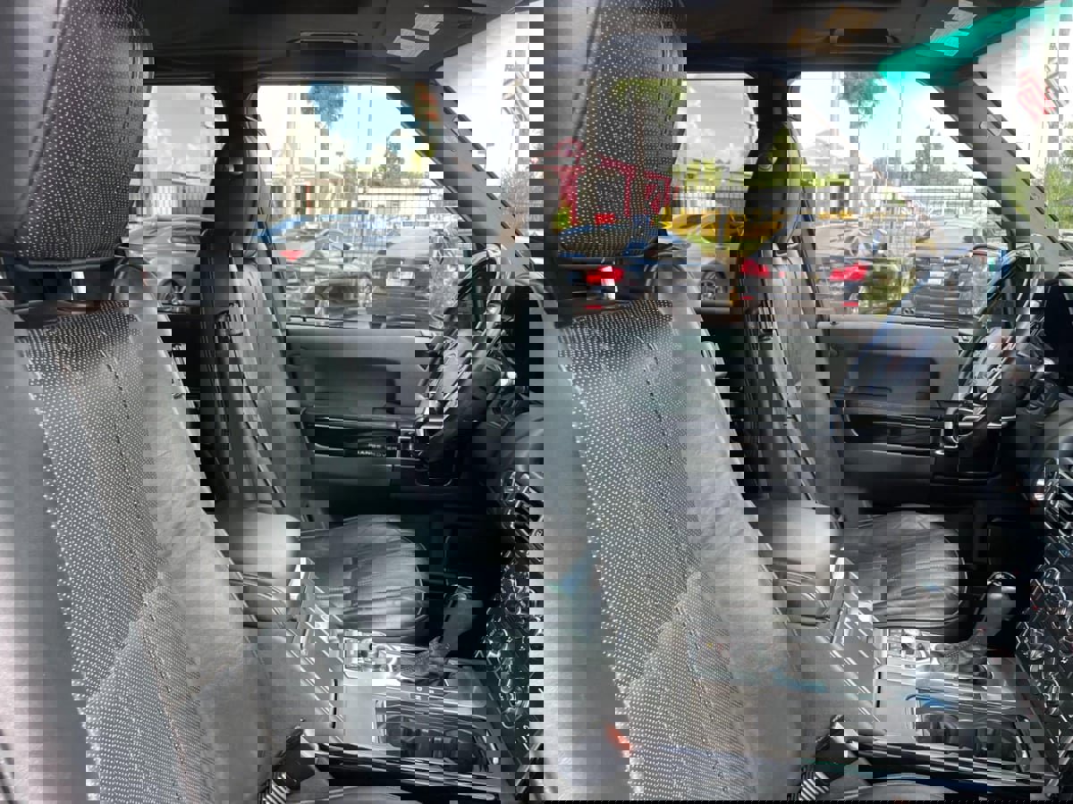 Used 2012 Land Rover Range Rover Supercharged image 32