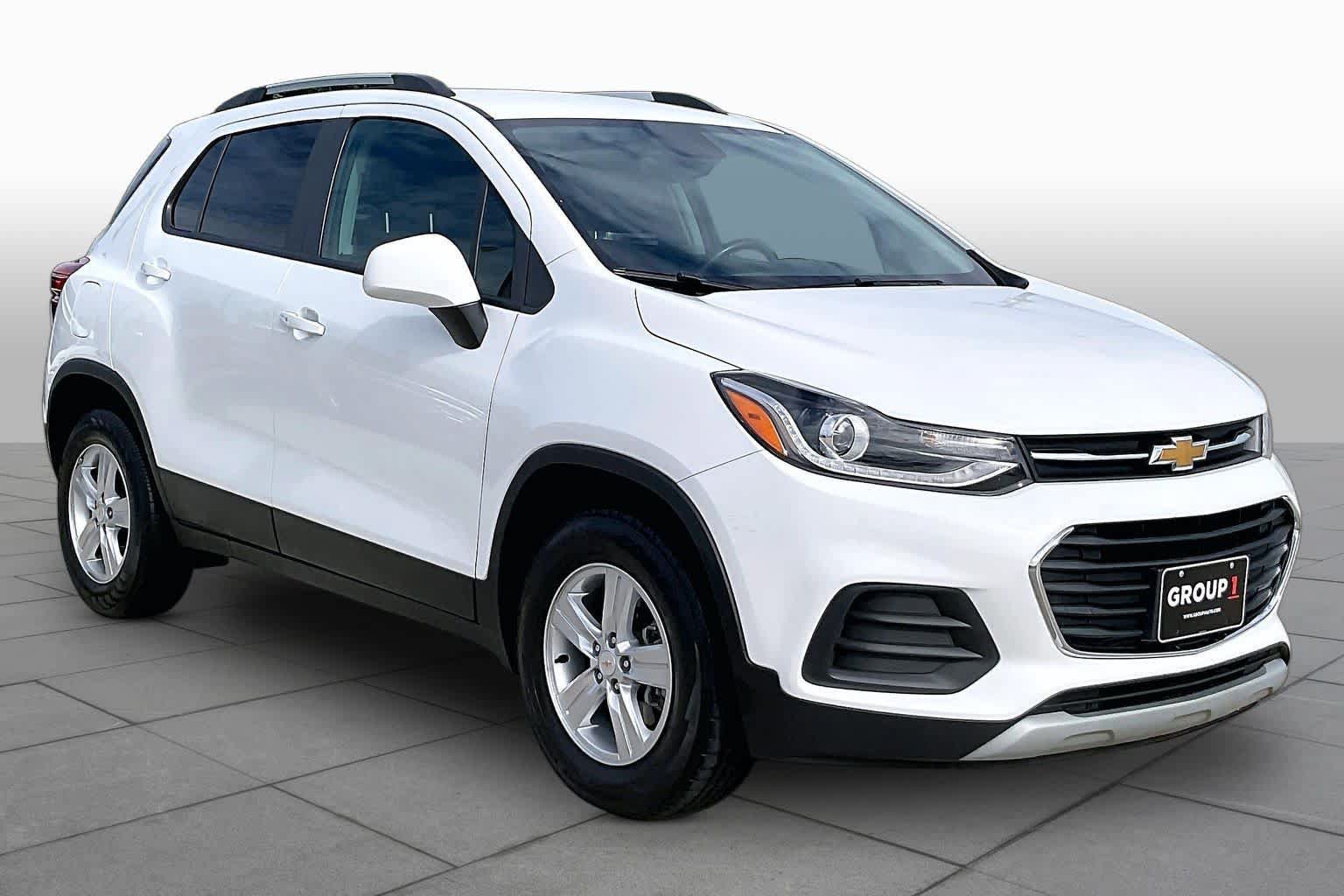 Used 2022 Chevrolet Trax LT w/ LT Convenience Package AWD/4WD image 3
