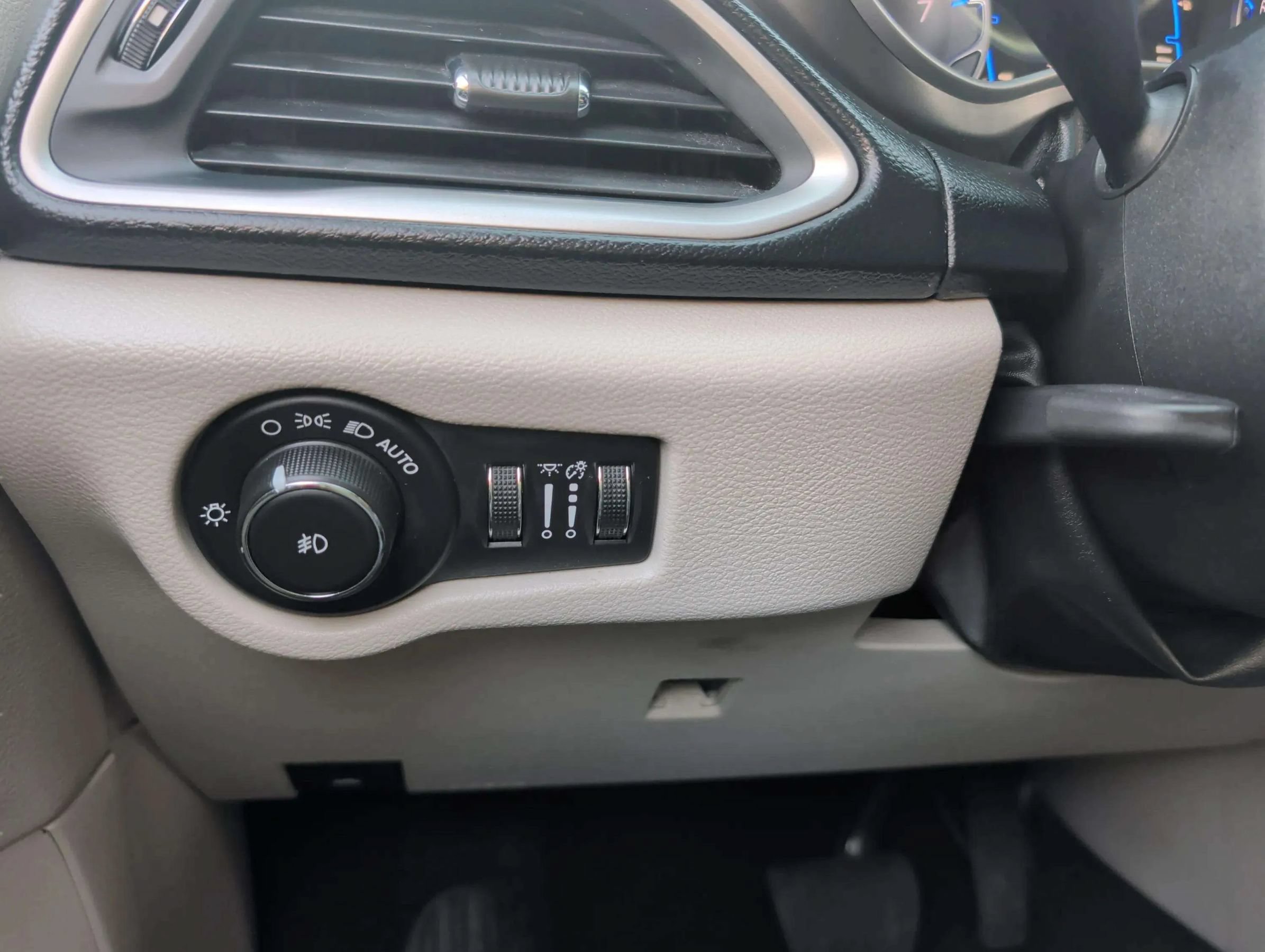 Used 2020 Chrysler Pacifica Touring-L FWD image 24