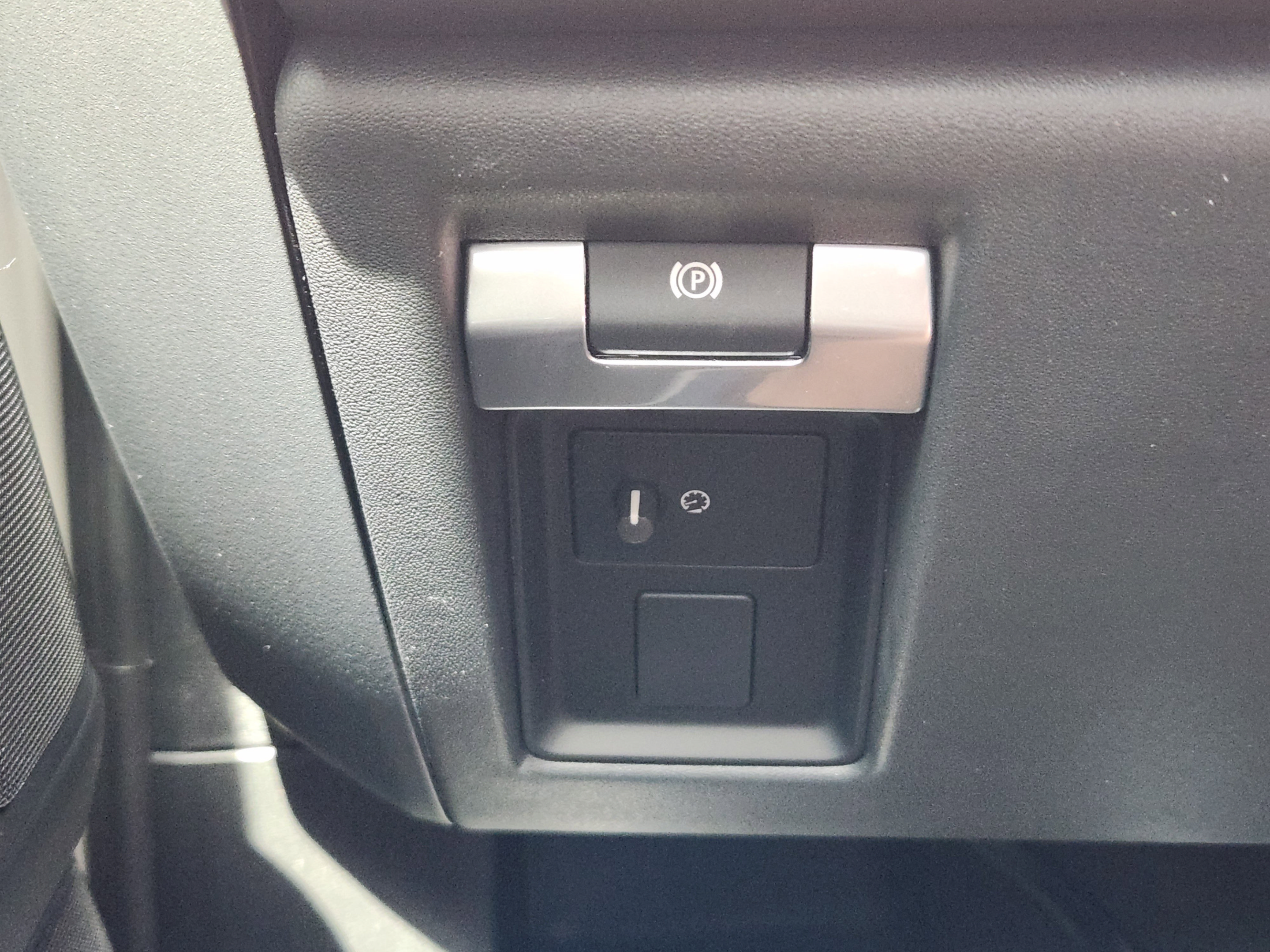 New 2026 Land Rover Defender 110 S AWD/4WD image 16