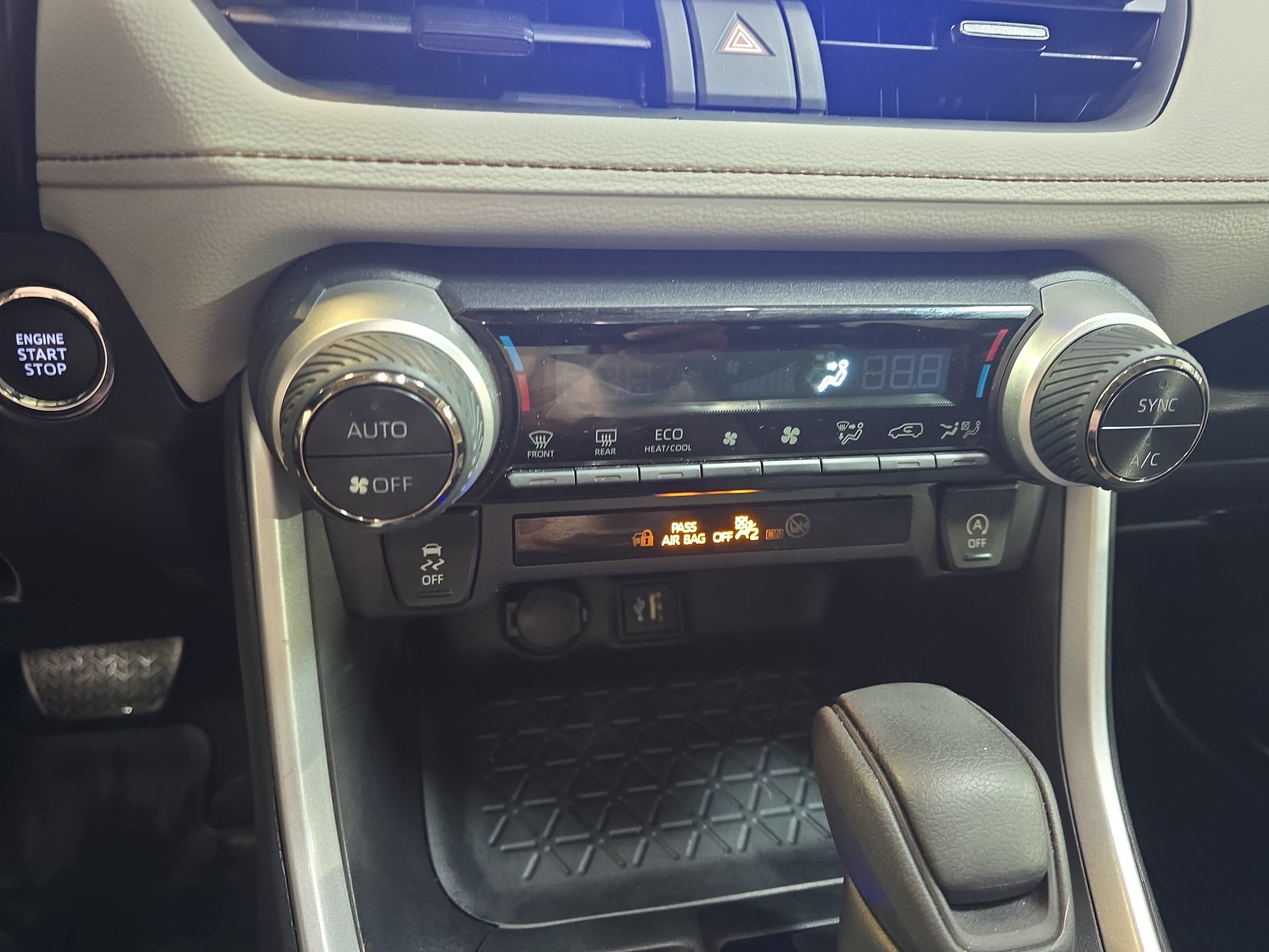 Used 2024 Toyota RAV4 XLE w/ Convenience Package FWD image 21