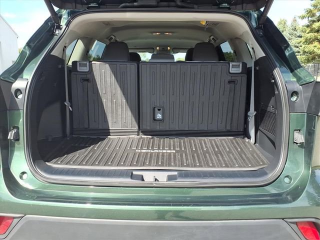 Used 2024 Toyota Highlander LE image 8
