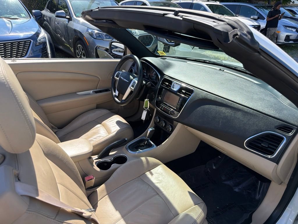 Used 2013 Chrysler 200 Limited FWD image 14