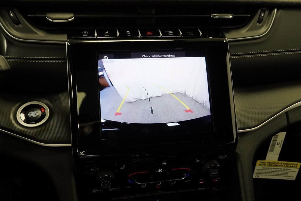 New 2025 Jeep Grand Cherokee Altitude image 23