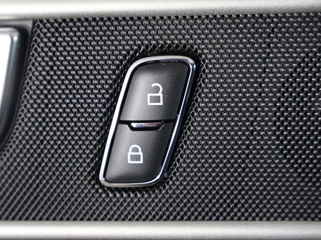 Used 2022 Ford Explorer XLT image 32